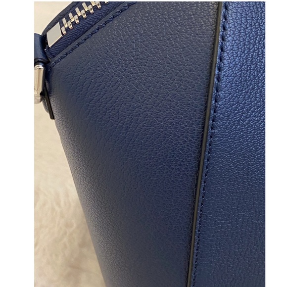 ❌SOLD❌NWT Givenchy Medium Antigona Leather Satchel - Picture 10 of 16